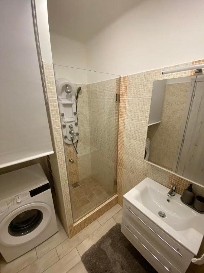 Chill Apartman Miskolc Buitenkant foto